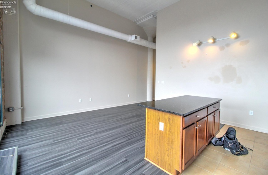 401 Shoreline Drive, Sandusky, 44870, 2 Bedrooms Bedrooms, ,2 BathroomsBathrooms,Residential For Lease,For Lease,Shoreline,20254525