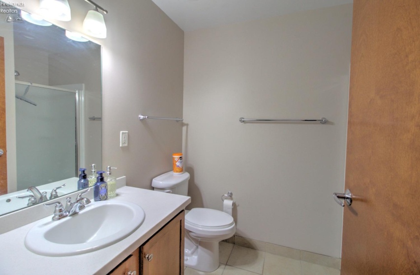 401 Shoreline Drive, Sandusky, 44870, 2 Bedrooms Bedrooms, ,2 BathroomsBathrooms,Residential For Lease,For Lease,Shoreline,20254525