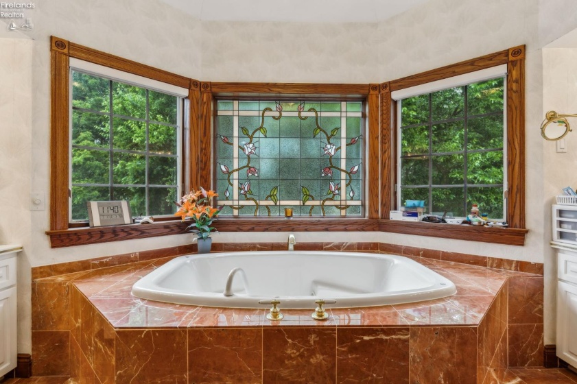 106 Sycamore Woods Lane, Tiffin, 44883, 6 Bedrooms Bedrooms, ,5 BathroomsBathrooms,Residential,For Sale,Sycamore Woods,20254000