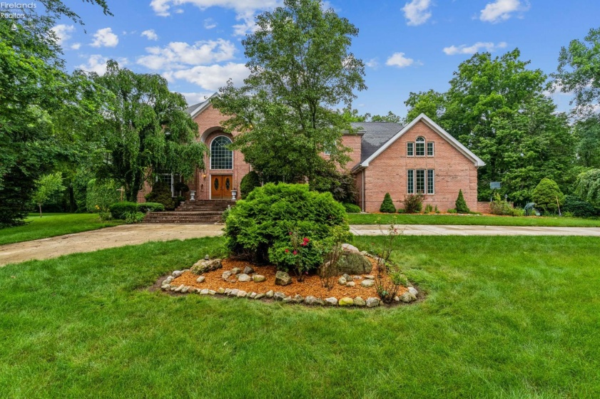 106 Sycamore Woods Lane, Tiffin, 44883, 6 Bedrooms Bedrooms, ,5 BathroomsBathrooms,Residential,For Sale,Sycamore Woods,20254000