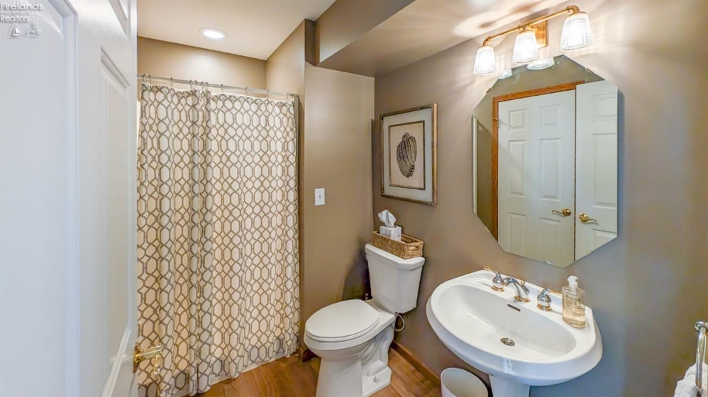 4597 Island Pines Drive, Port Clinton, 43452, 4 Bedrooms Bedrooms, ,3 BathroomsBathrooms,Residential,For Sale,Island Pines,20253935