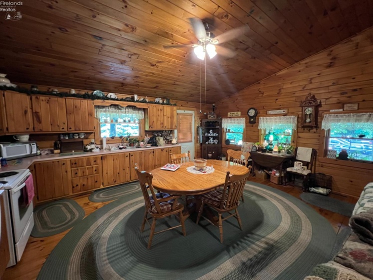 49215 Whittlesey Road, Amherst, 44001, 3 Bedrooms Bedrooms, ,3 BathroomsBathrooms,Residential,For Sale,Whittlesey,20252825