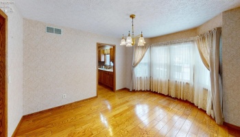 10 Meadowbrook Lane, Fremont, 43420, 4 Bedrooms Bedrooms, ,3 BathroomsBathrooms,Residential,For Sale,Meadowbrook,20252910 10 Meadowbrook Lane, Fremont, 43420, 4 Bedrooms Bedrooms, ,3 BathroomsBathrooms,Residential,For Sale,Meadowbrook,20252910