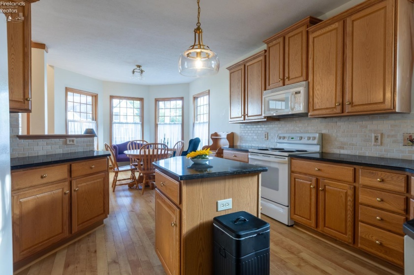 117 Cottage Cove Drive, Marblehead, 43440, 3 Bedrooms Bedrooms, ,3 BathroomsBathrooms,Residential,For Sale,Cottage Cove,20253815