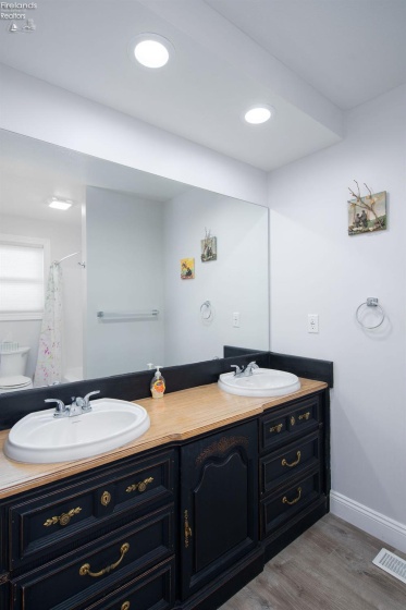 2008 Shore Drive, Huron, 44839, 5 Bedrooms Bedrooms, ,4 BathroomsBathrooms,Residential,For Sale,Shore,20254092