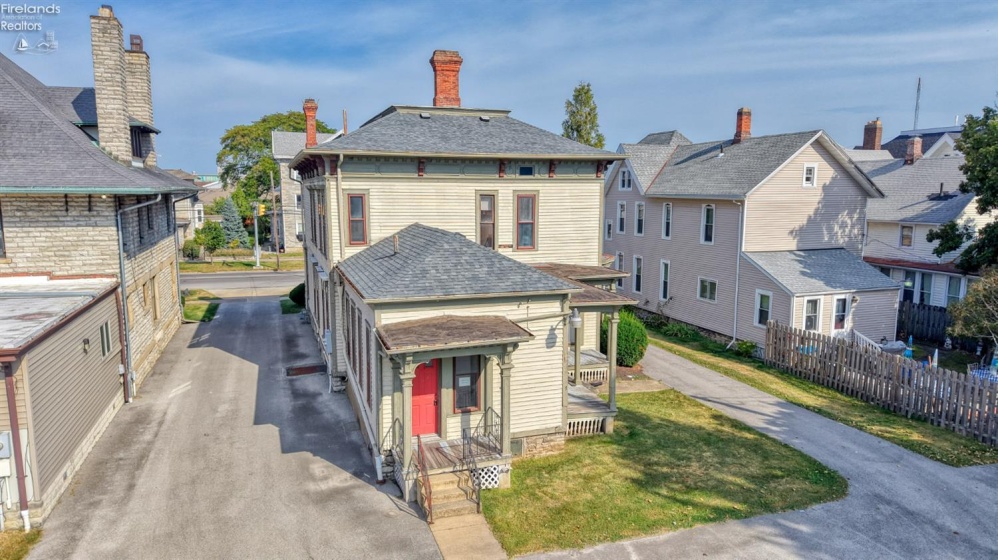 516 Washington Street, Sandusky, 44870, 4 Bedrooms Bedrooms, ,2 BathroomsBathrooms,Residential,For Sale,Washington,20253796