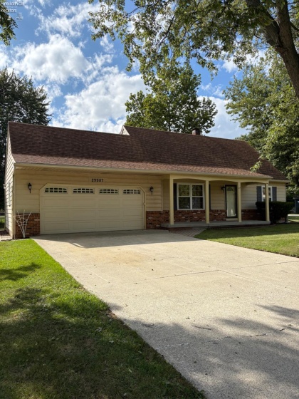 29987 Pemberville, Millbury, 43447, 3 Bedrooms Bedrooms, ,2 BathroomsBathrooms,Residential,For Sale,Pemberville,20253623