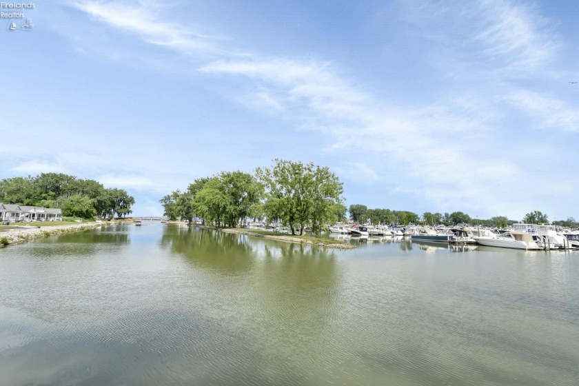 10850 Bayshore Rd Crane Way, Marblehead, 43440, 3 Bedrooms Bedrooms, ,2 BathroomsBathrooms,Residential,For Sale,Bayshore Rd Crane Way,20252957