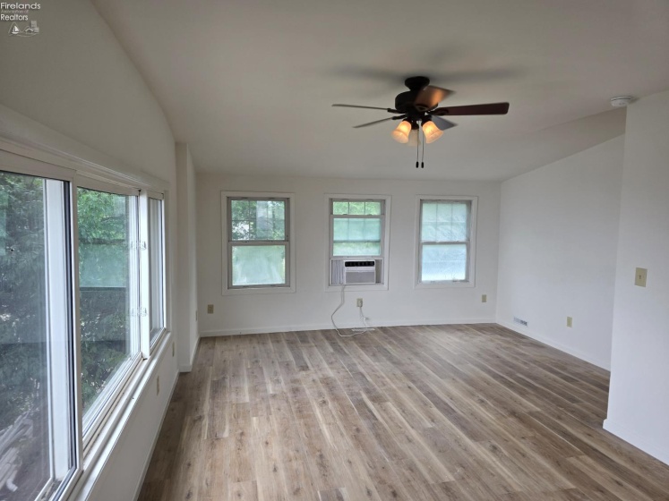 40 Poplar Street, Huron, 44839, 5 Bedrooms Bedrooms, ,5 BathroomsBathrooms,Residential,For Sale,Poplar,20252585