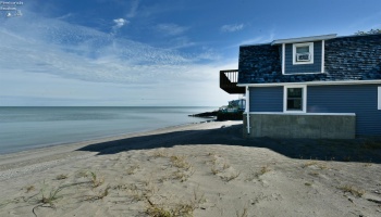 9881 Locust Point Road, Oak Harbor, 43449, 2 Bedrooms Bedrooms, ,3 BathroomsBathrooms,Residential,For Sale,Locust Point,20254189