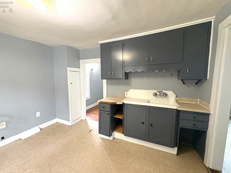 371 Bell Street, Mansfield, 44903, 2 Bedrooms Bedrooms, ,1 BathroomBathrooms,Residential,For Sale,Bell,20252079