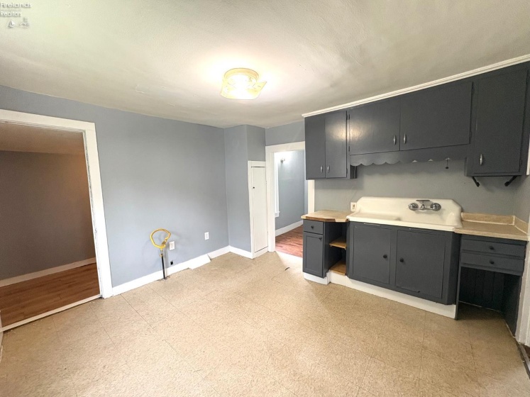 371 Bell Street, Mansfield, 44903, 2 Bedrooms Bedrooms, ,1 BathroomBathrooms,Residential,For Sale,Bell,20252079