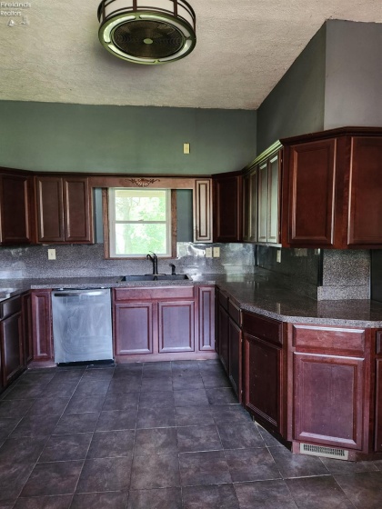 115 Vine Street, Wellington, 44090, 4 Bedrooms Bedrooms, ,2 BathroomsBathrooms,Residential,For Sale,Vine,20252619