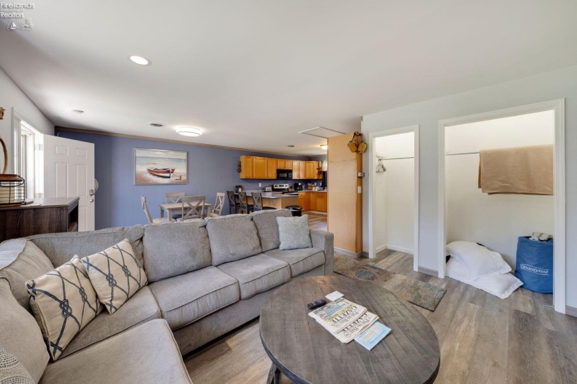 389 Loraine Avenue, Put-In-Bay, 43456, 2 Bedrooms Bedrooms, ,2 BathroomsBathrooms,Residential,For Sale,Loraine,20254243