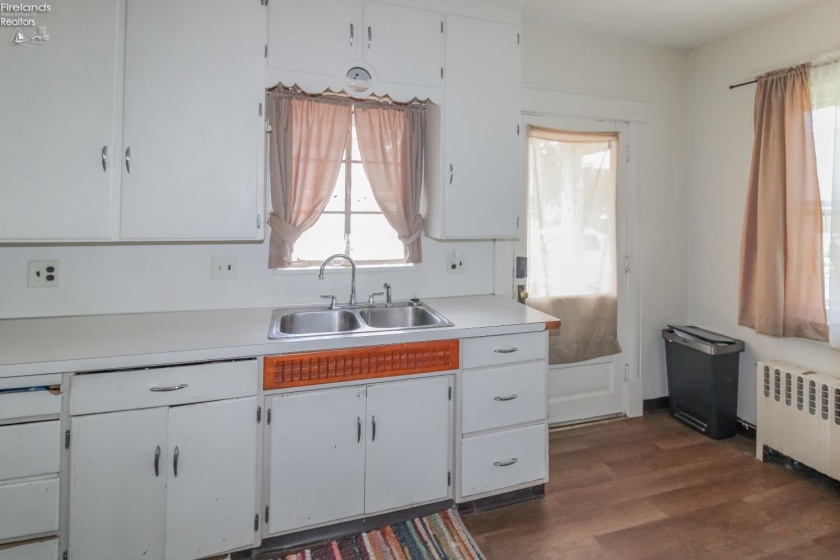 229 4th Street, Port Clinton, 43452, 3 Bedrooms Bedrooms, ,2 BathroomsBathrooms,Residential,For Sale,4th,20254084