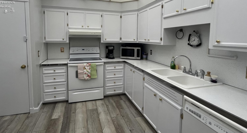 3104 Hull Road, Huron, 44839, 4 Bedrooms Bedrooms, ,3 BathroomsBathrooms,Residential,For Sale,Hull,20253426