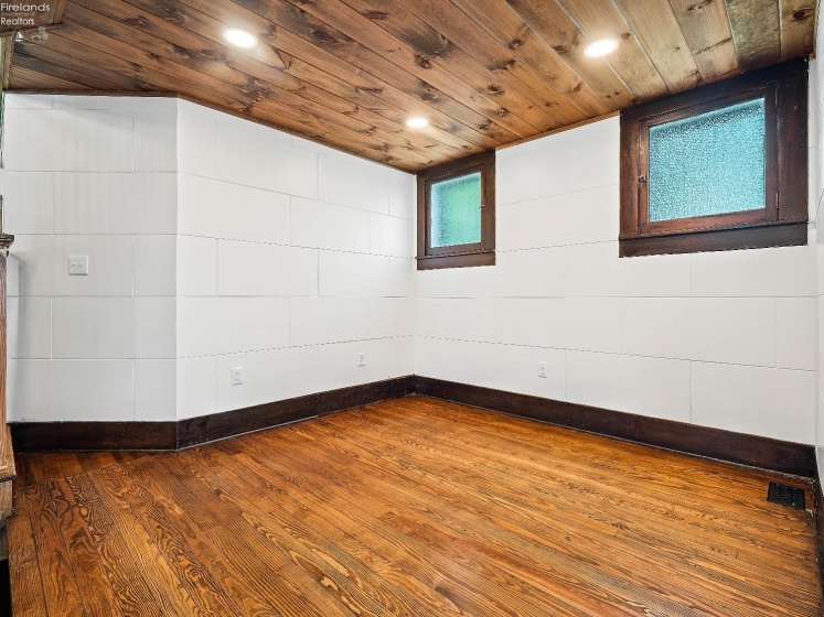 801 3rd Street, Port Clinton, 43452, 3 Bedrooms Bedrooms, ,2 BathroomsBathrooms,Residential,For Sale,3rd,20253390