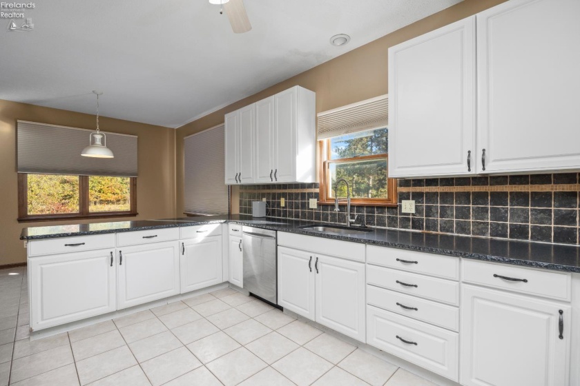 1095 Arrowhead, Vermilion, 44089, 5 Bedrooms Bedrooms, ,5 BathroomsBathrooms,Residential,For Sale,Arrowhead,20254145