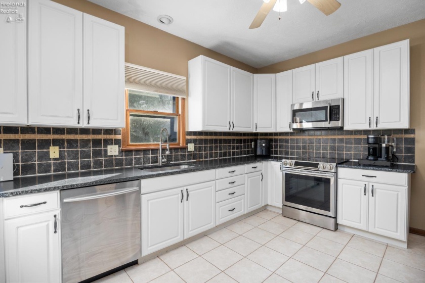 1095 Arrowhead, Vermilion, 44089, 5 Bedrooms Bedrooms, ,5 BathroomsBathrooms,Residential,For Sale,Arrowhead,20254145