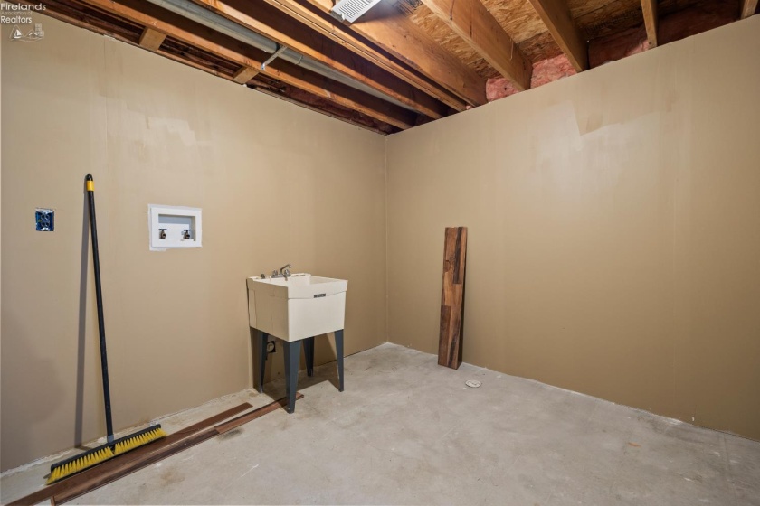 1095 Arrowhead, Vermilion, 44089, 5 Bedrooms Bedrooms, ,5 BathroomsBathrooms,Residential,For Sale,Arrowhead,20254145