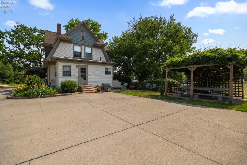 280 Main Street, Norwalk, 44857, 3 Bedrooms Bedrooms, ,2 BathroomsBathrooms,Residential,For Sale,Main,20252557