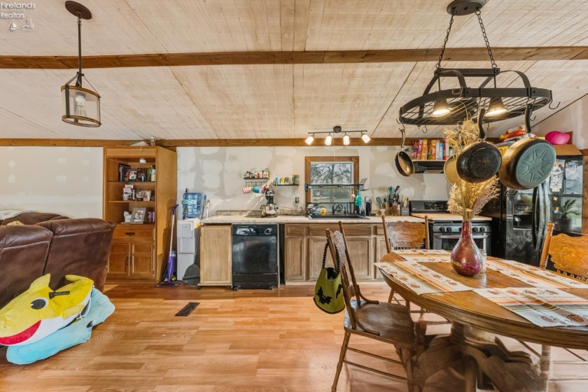 265 Meachem Road, Port Clinton, 43452, 2 Bedrooms Bedrooms, ,1 BathroomBathrooms,Residential,For Sale,Meachem,20254378