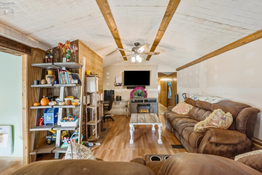 265 Meachem Road, Port Clinton, 43452, 2 Bedrooms Bedrooms, ,1 BathroomBathrooms,Residential,For Sale,Meachem,20254378