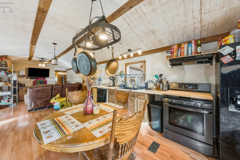 265 Meachem Road, Port Clinton, 43452, 2 Bedrooms Bedrooms, ,1 BathroomBathrooms,Residential,For Sale,Meachem,20254378