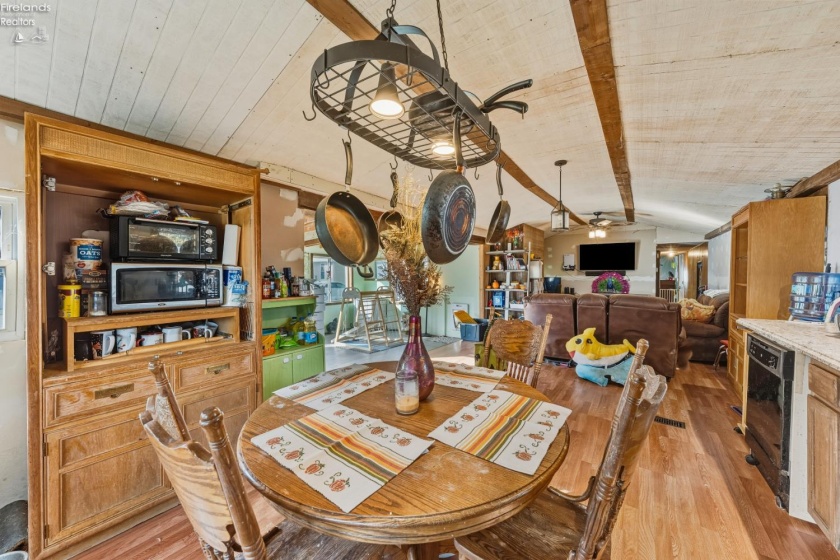 265 Meachem Road, Port Clinton, 43452, 2 Bedrooms Bedrooms, ,1 BathroomBathrooms,Residential,For Sale,Meachem,20254378