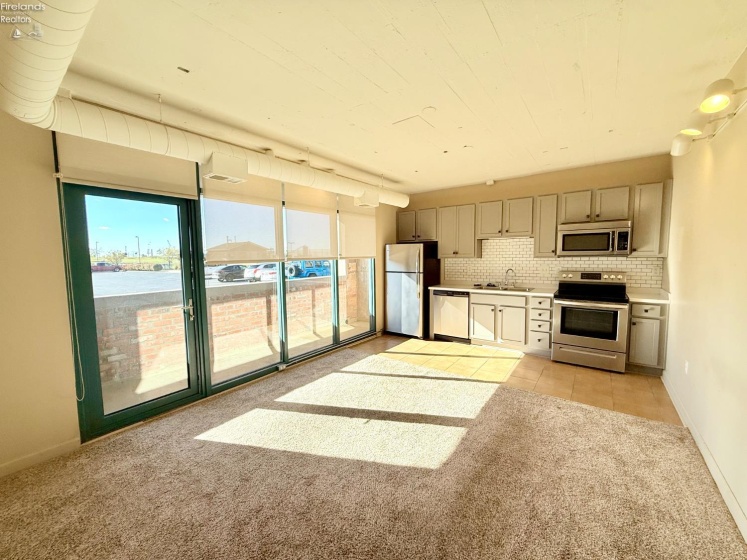 401 Shoreline Drive, Sandusky, 44870, 2 Bedrooms Bedrooms, ,2 BathroomsBathrooms,Residential,For Sale,Shoreline,20254167