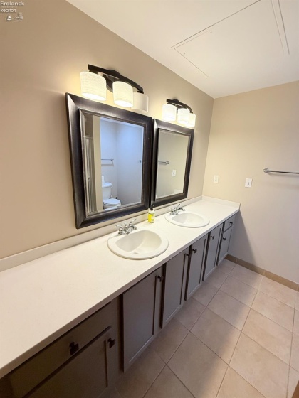 401 Shoreline Drive, Sandusky, 44870, 2 Bedrooms Bedrooms, ,2 BathroomsBathrooms,Residential,For Sale,Shoreline,20254167