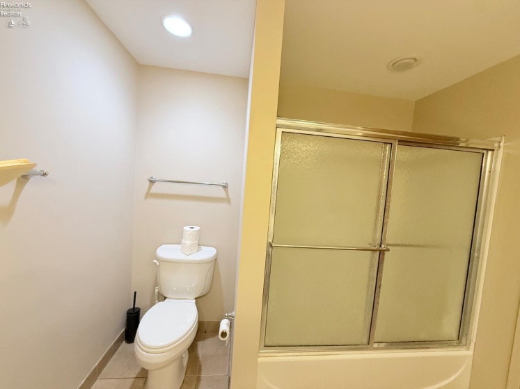 401 Shoreline Drive, Sandusky, 44870, 2 Bedrooms Bedrooms, ,2 BathroomsBathrooms,Residential,For Sale,Shoreline,20254167