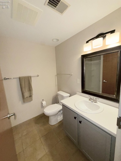 401 Shoreline Drive, Sandusky, 44870, 2 Bedrooms Bedrooms, ,2 BathroomsBathrooms,Residential,For Sale,Shoreline,20254167