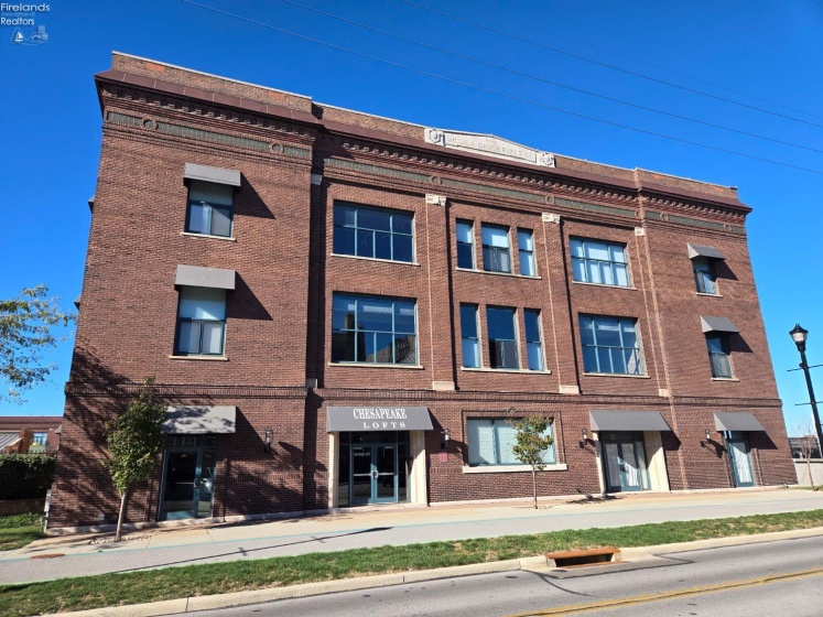 401 Shoreline Drive, Sandusky, 44870, 2 Bedrooms Bedrooms, ,2 BathroomsBathrooms,Residential,For Sale,Shoreline,20254167