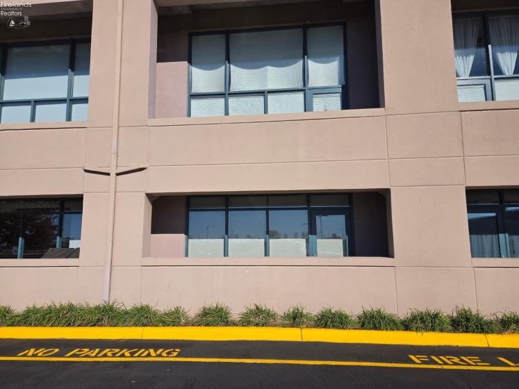 401 Shoreline Drive, Sandusky, 44870, 2 Bedrooms Bedrooms, ,2 BathroomsBathrooms,Residential,For Sale,Shoreline,20254167