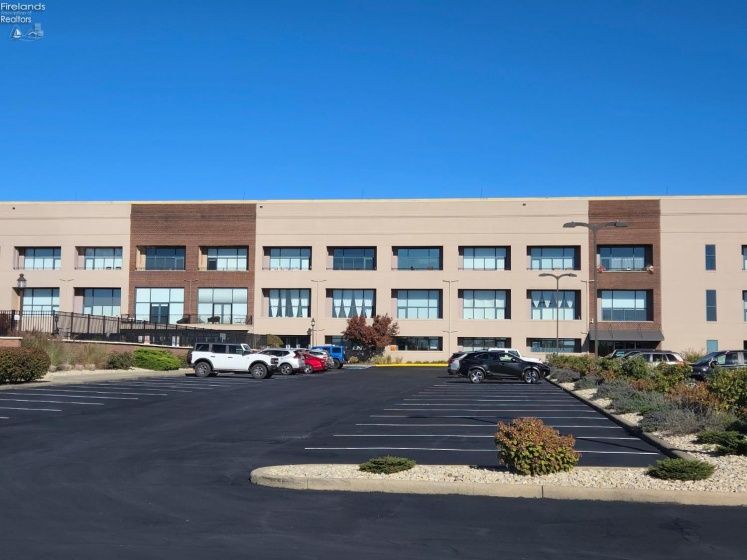 401 Shoreline Drive, Sandusky, 44870, 2 Bedrooms Bedrooms, ,2 BathroomsBathrooms,Residential,For Sale,Shoreline,20254167