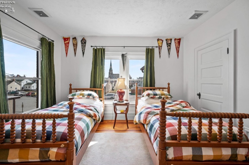 610 Washington Street, Sandusky, 44870, 6 Bedrooms Bedrooms, ,3 BathroomsBathrooms,Residential,For Sale,Washington,20254175