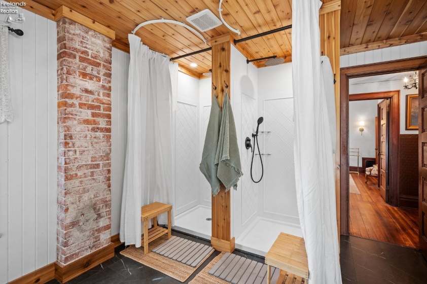 610 Washington Street, Sandusky, 44870, 6 Bedrooms Bedrooms, ,3 BathroomsBathrooms,Residential,For Sale,Washington,20254175