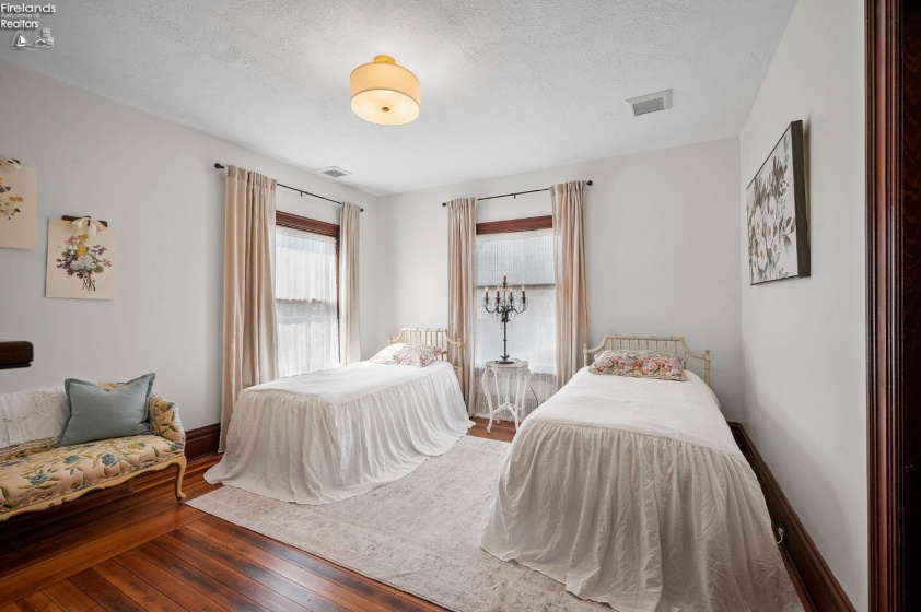 610 Washington Street, Sandusky, 44870, 6 Bedrooms Bedrooms, ,3 BathroomsBathrooms,Residential,For Sale,Washington,20254175