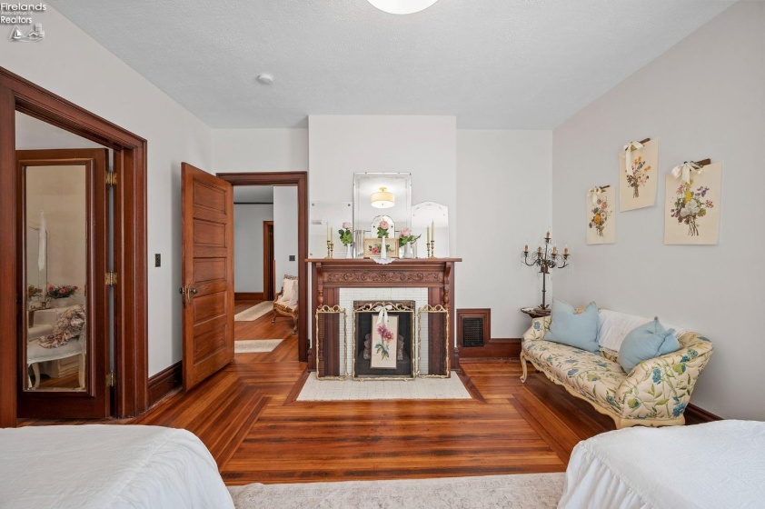 610 Washington Street, Sandusky, 44870, 6 Bedrooms Bedrooms, ,3 BathroomsBathrooms,Residential,For Sale,Washington,20254175