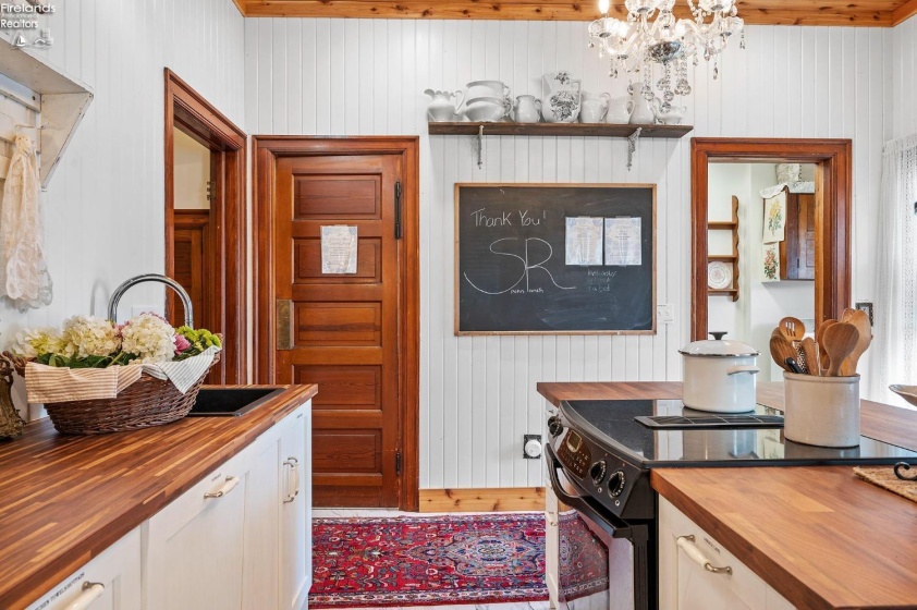 610 Washington Street, Sandusky, 44870, 6 Bedrooms Bedrooms, ,3 BathroomsBathrooms,Residential,For Sale,Washington,20254175