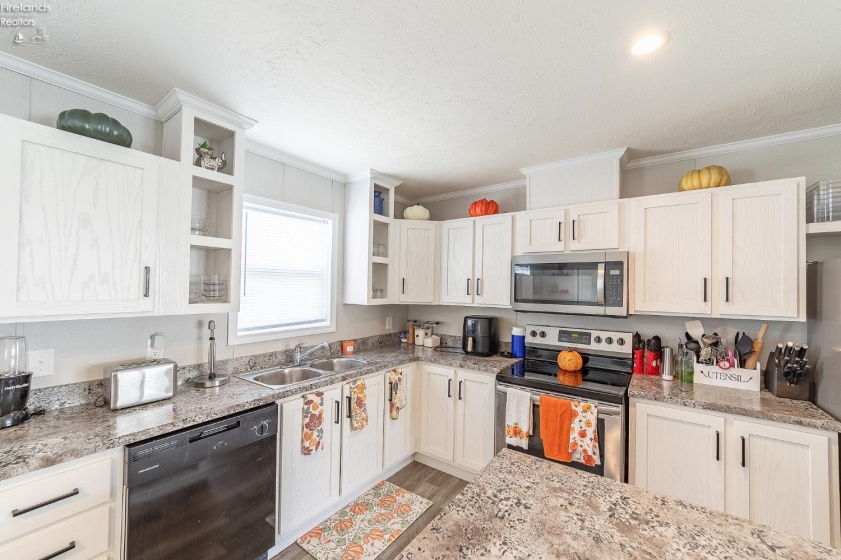 1928 Deer Ridge Drive, Findlay, 45840, 2 Bedrooms Bedrooms, ,2 BathroomsBathrooms,Residential,For Sale,Deer Ridge,20253963