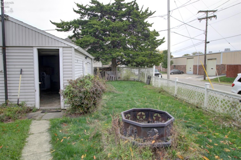 1200 Sandusky Avenue, Bucyrus, 44820, 4 Bedrooms Bedrooms, ,2 BathroomsBathrooms,Residential,For Sale,Sandusky,20254294