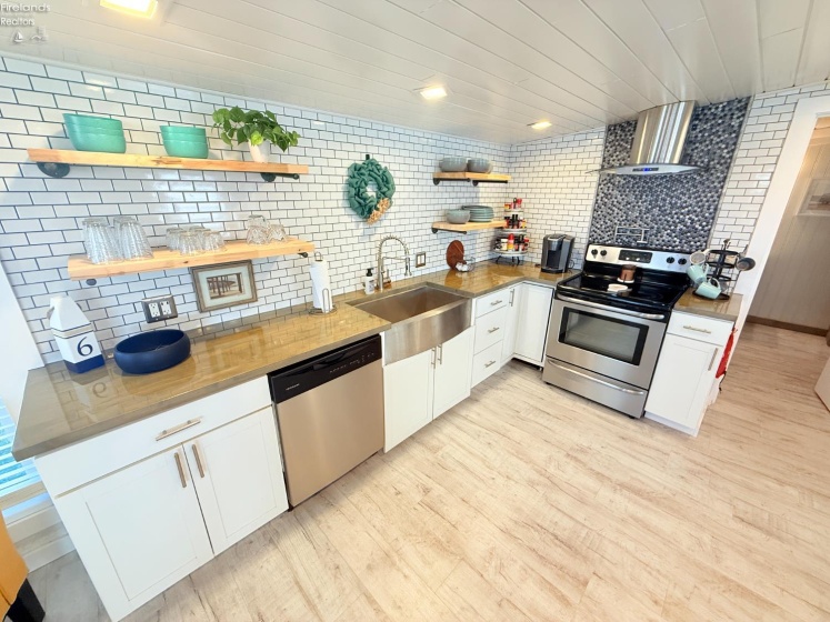 1600 Buck Rd., Marblehead, 43440, 2 Bedrooms Bedrooms, ,2 BathroomsBathrooms,Residential,For Sale,Buck Rd.,20254057