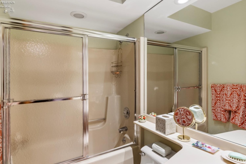 2212 Carriage Lane, Port Clinton, 43452, 3 Bedrooms Bedrooms, ,2 BathroomsBathrooms,Residential,For Sale,Carriage,20253357