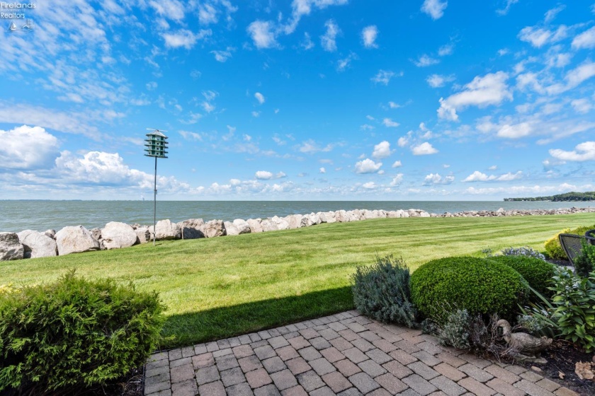 2212 Carriage Lane, Port Clinton, 43452, 3 Bedrooms Bedrooms, ,2 BathroomsBathrooms,Residential,For Sale,Carriage,20253357