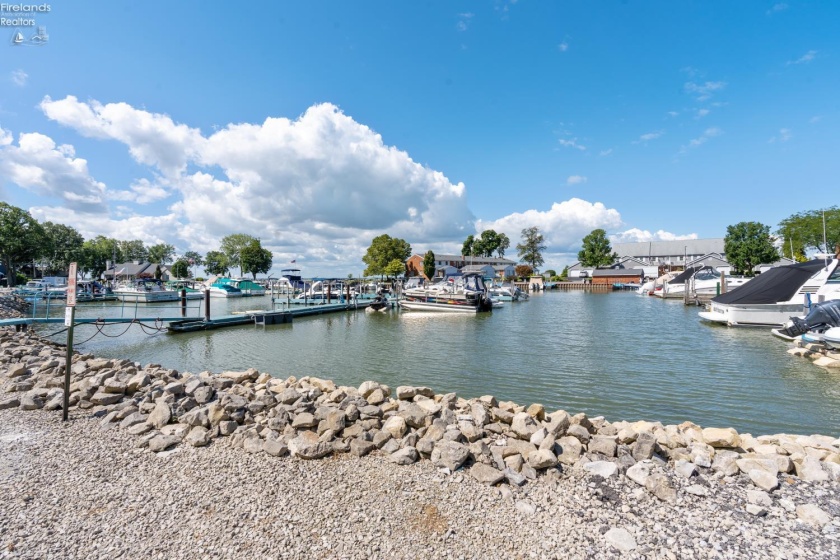 2212 Carriage Lane, Port Clinton, 43452, 3 Bedrooms Bedrooms, ,2 BathroomsBathrooms,Residential,For Sale,Carriage,20253357