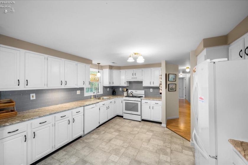 212 Seventh Street, Lakeside, 43440, 5 Bedrooms Bedrooms, ,5 BathroomsBathrooms,Residential,For Sale,Seventh,20254064