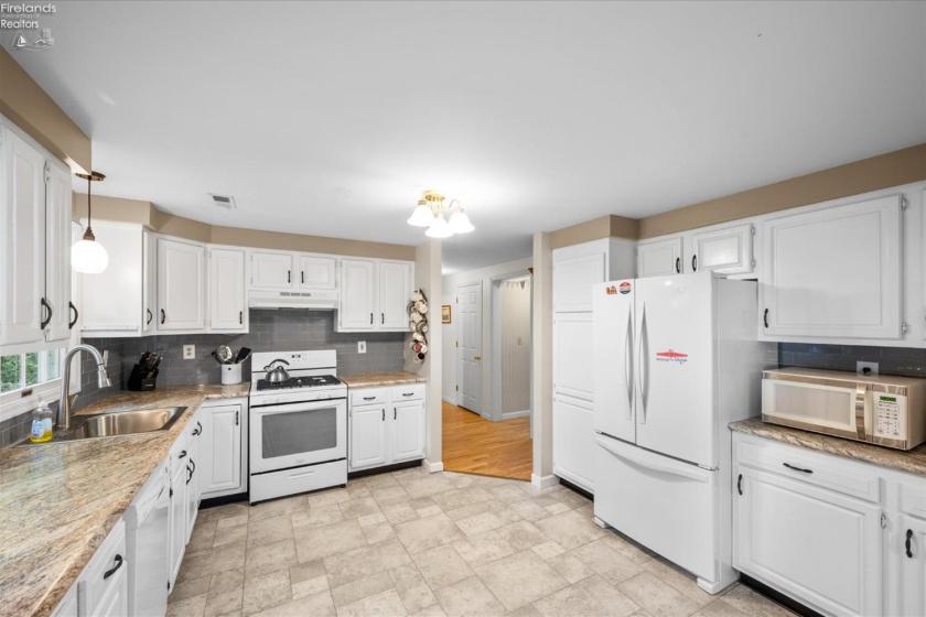 212 Seventh Street, Lakeside, 43440, 5 Bedrooms Bedrooms, ,5 BathroomsBathrooms,Residential,For Sale,Seventh,20254064