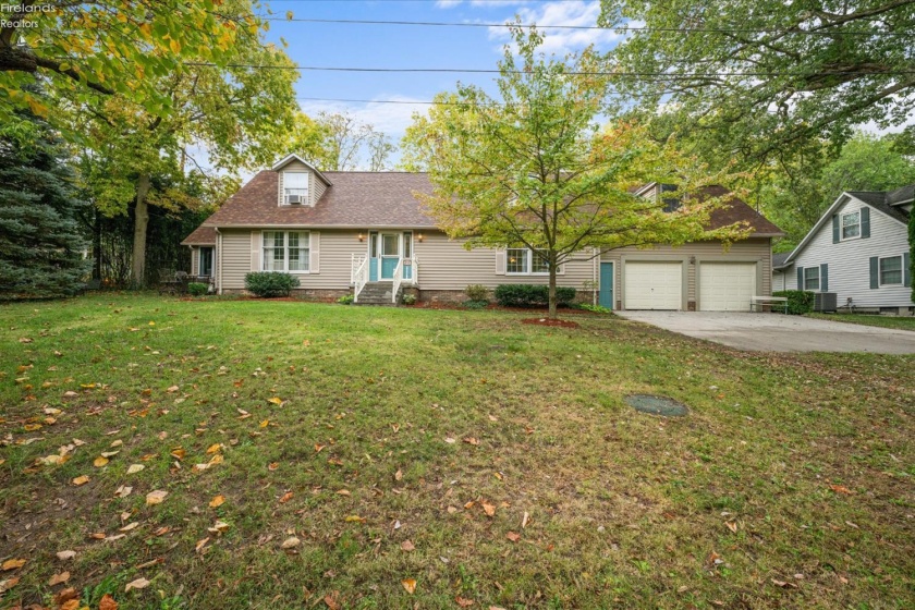 212 Seventh Street, Lakeside, 43440, 5 Bedrooms Bedrooms, ,5 BathroomsBathrooms,Residential,For Sale,Seventh,20254064